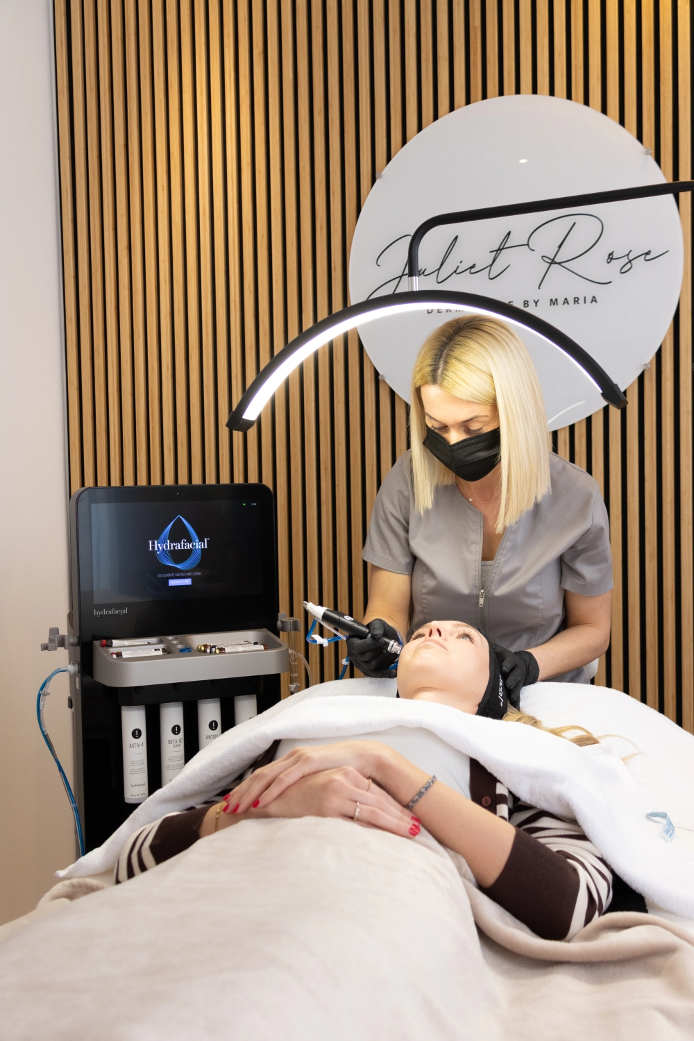 Frauengesicht von Juliet Rose - Dermacare by Maria 